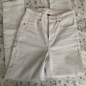 AE white stretch mom jean